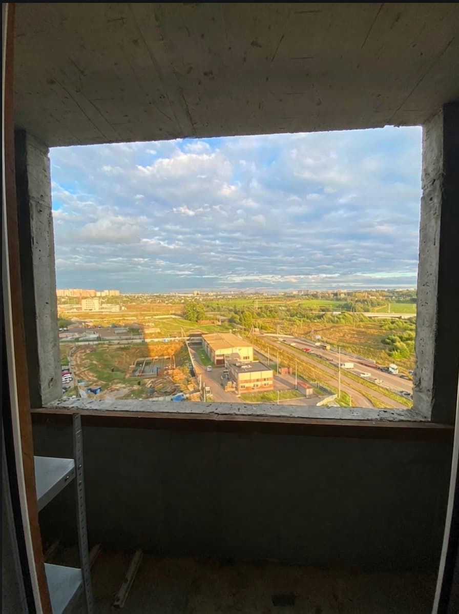 Голый оконный проём в новостройке — до установки окон